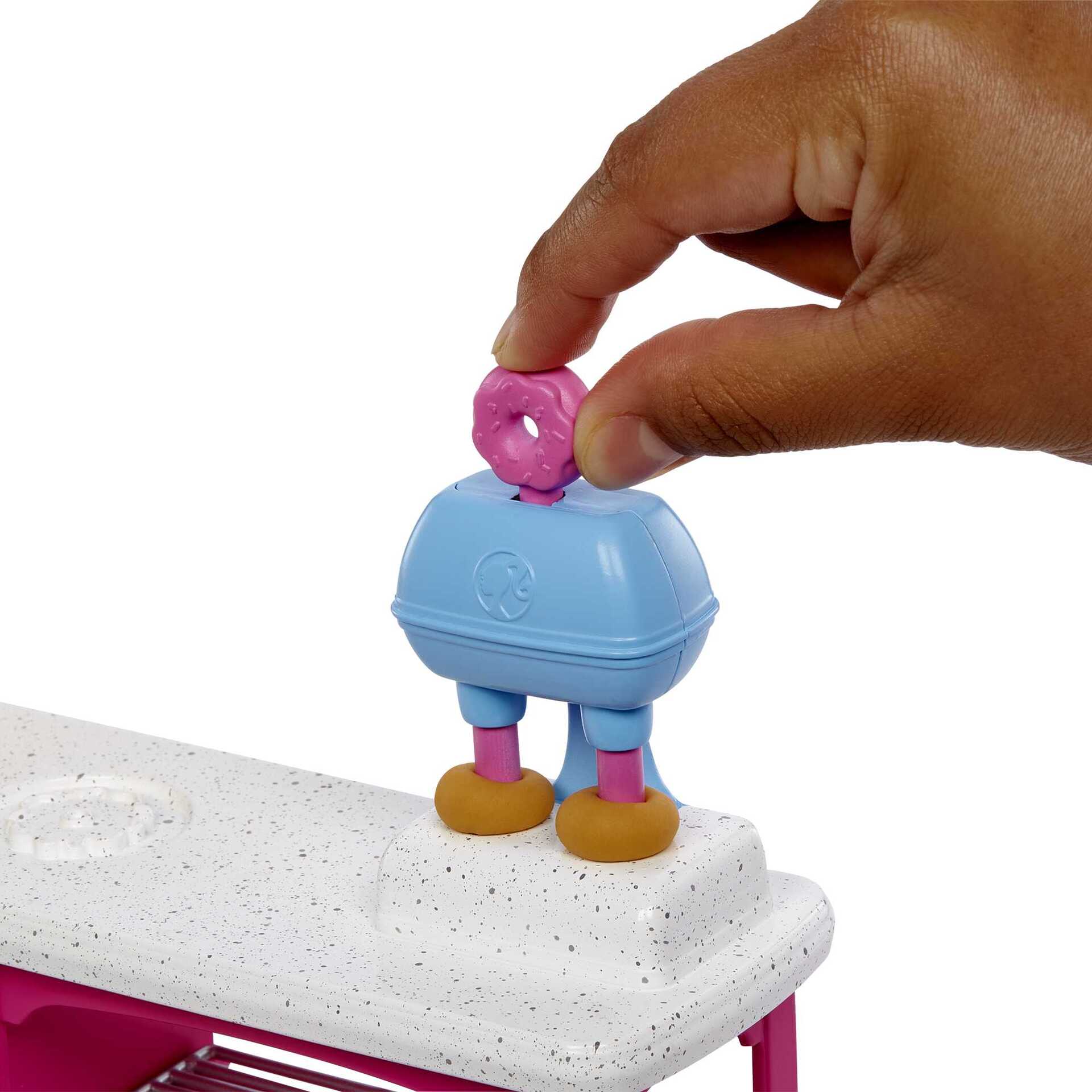 Coffret Barbie Pâtisserie 'It Takes Two' Avec Poupée Malibu - 18 Accessoires Dont Pâte à Modeler 3 Couleurs, Moules - Jouet Dès 3 Ans