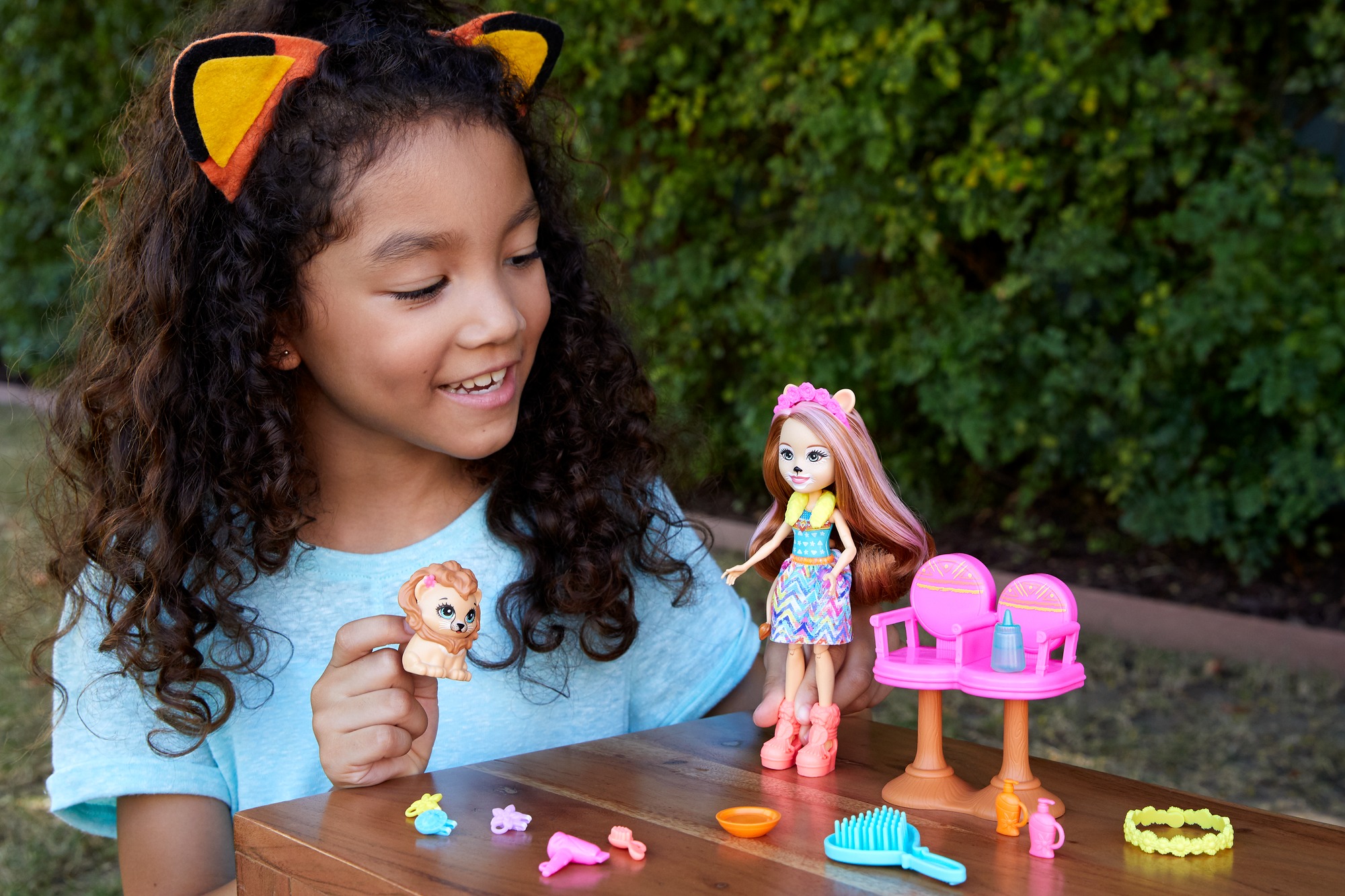 Enchantimals Royals coffret Coiffeuse avec mini-poupée Fabrina Renard, figurine