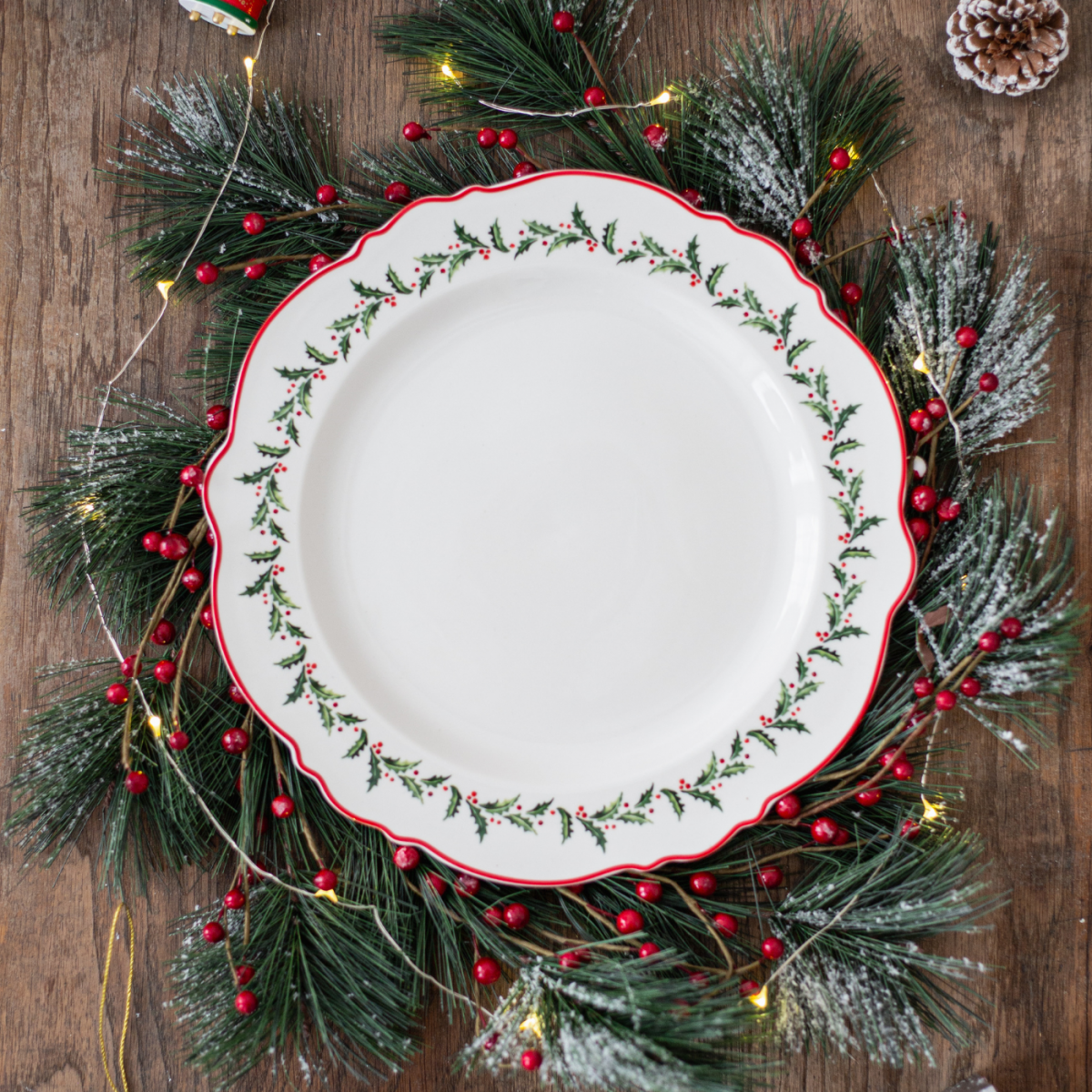 Lot De 8 Assiettes De Fête Pour Enfant Sur Le Thème De Noël - Marque Design Group