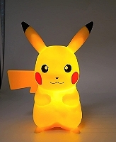 Pokemon - Statue Deluxe Pikachu Anniversaire avec Fonction d'éclairage