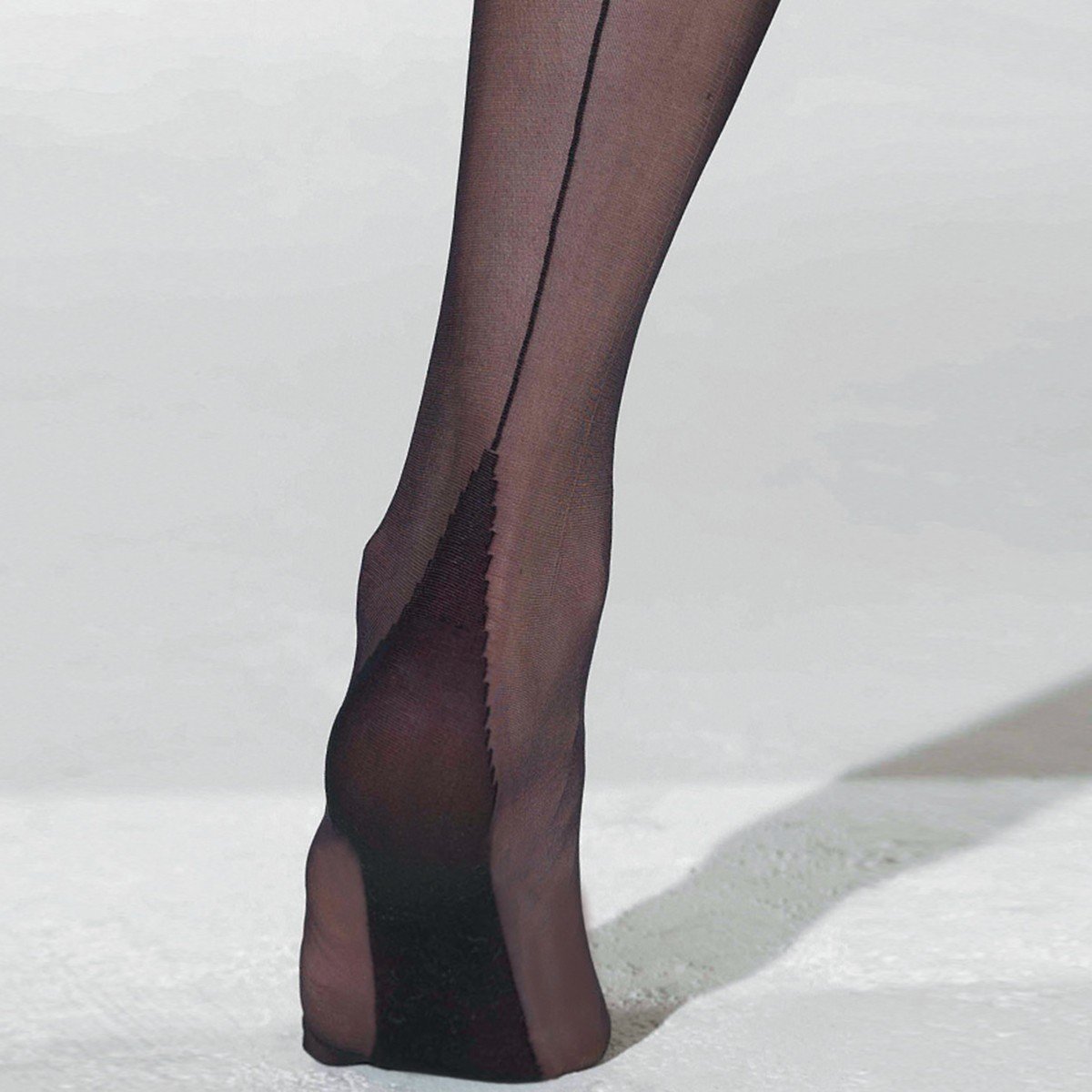 Bas Voile Basic One - 20 Deniers - Taille 4 L - Noir - Neuf Avec étiquettes