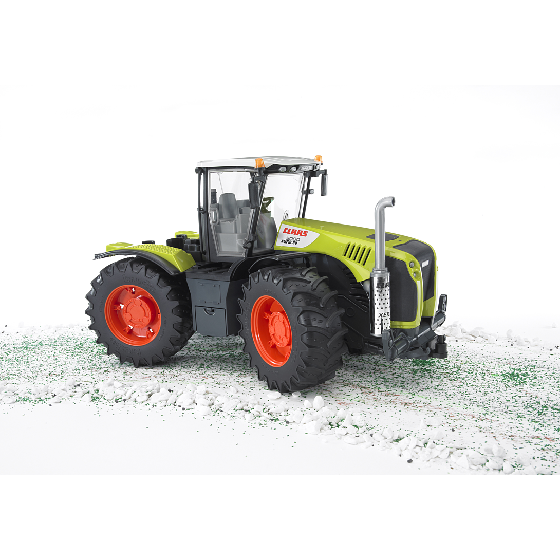 TRACTEUR CLAAS XERION 5000 - vue 2