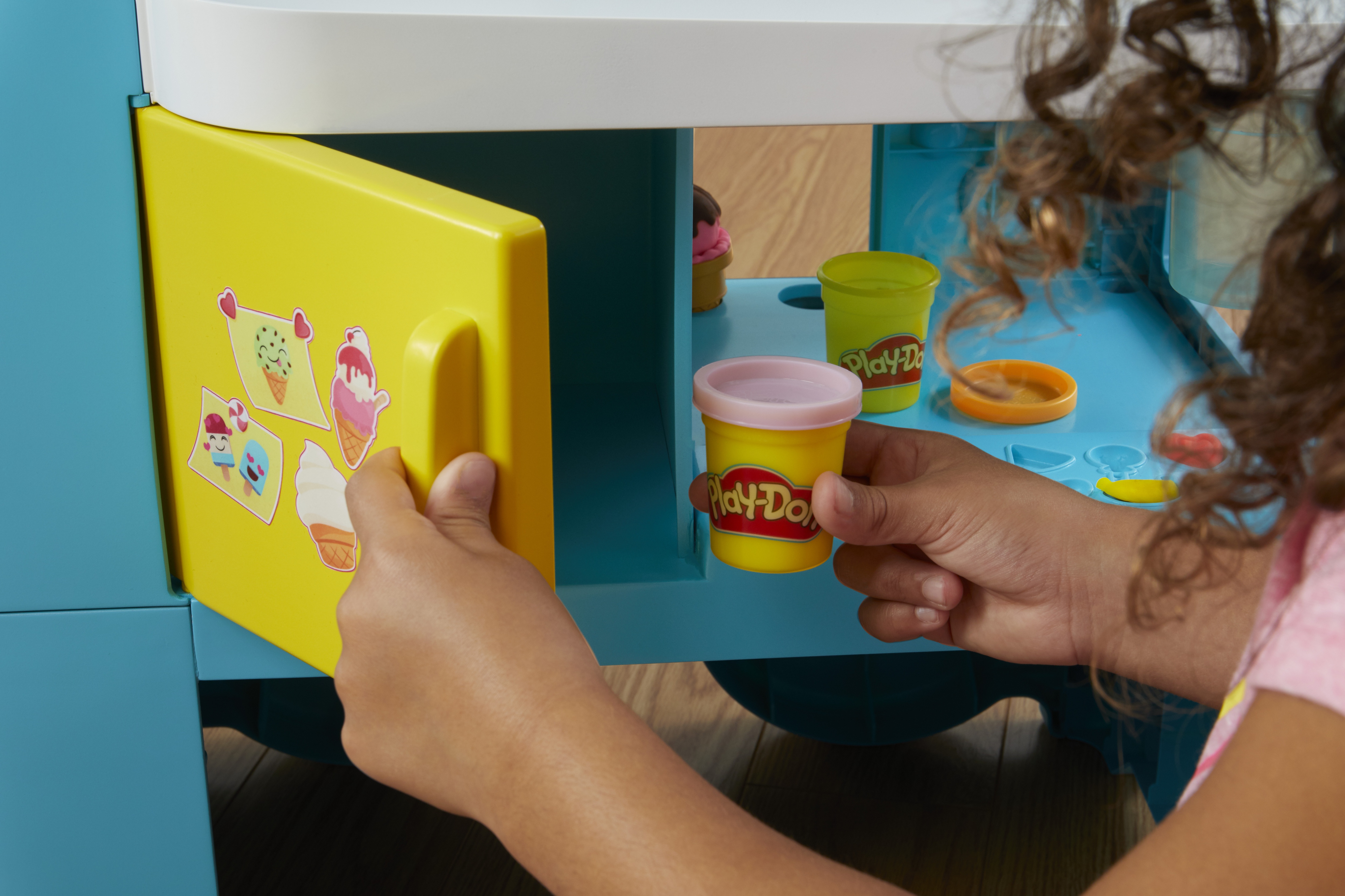 Play-Doh Kitchen Creations Camion de glace géant